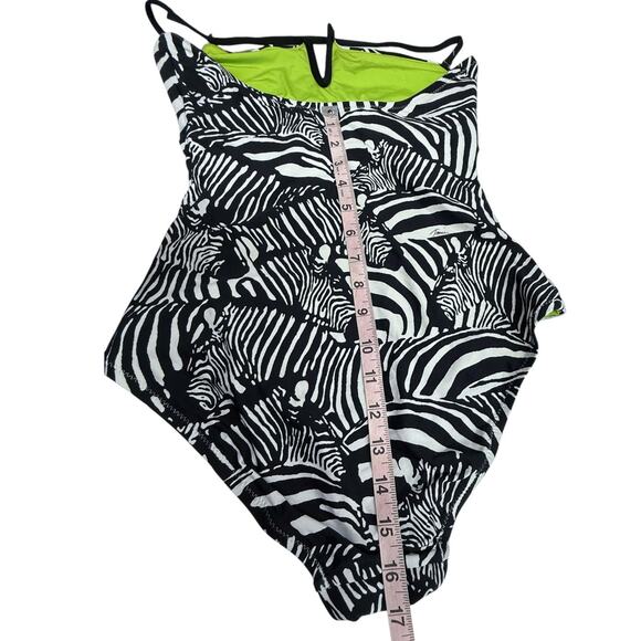 Trina Turk Tanzania Zebra Bandeau One Piece Swimsuit Size 6‎ Black White - Picture 9 of 9